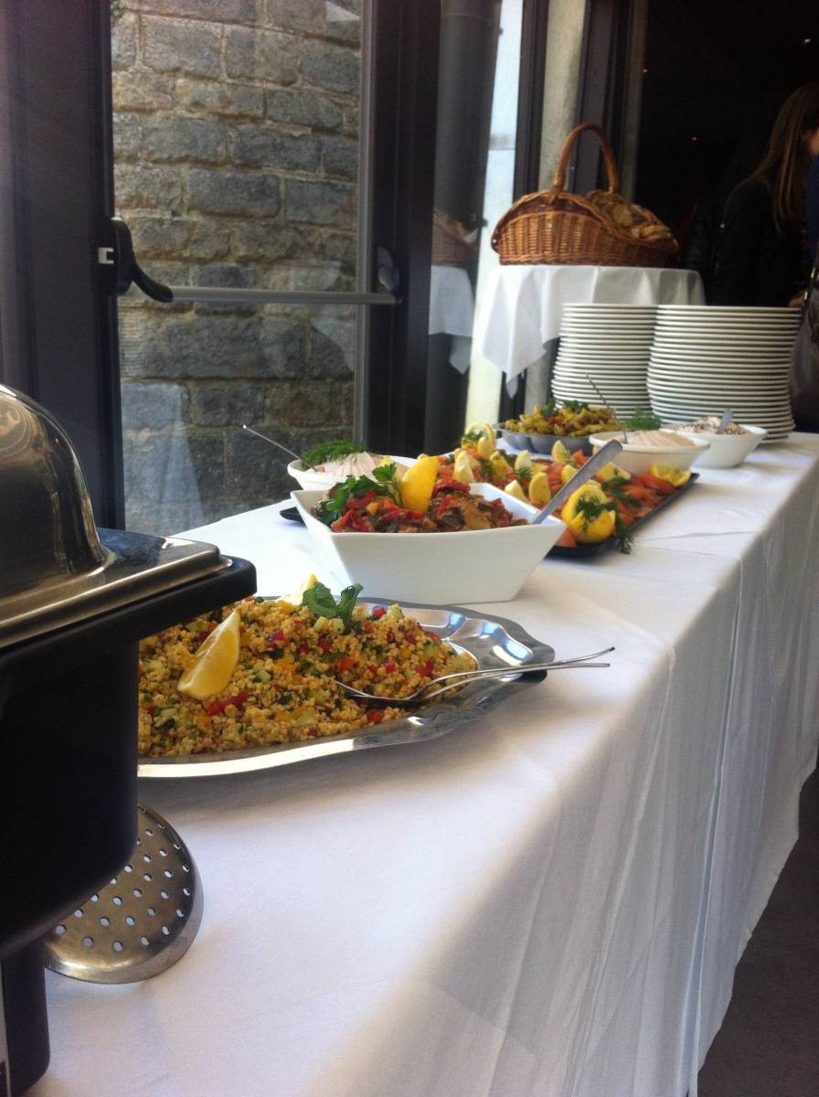Un buffet estivale pour soirée Guinguette en été à Lyon