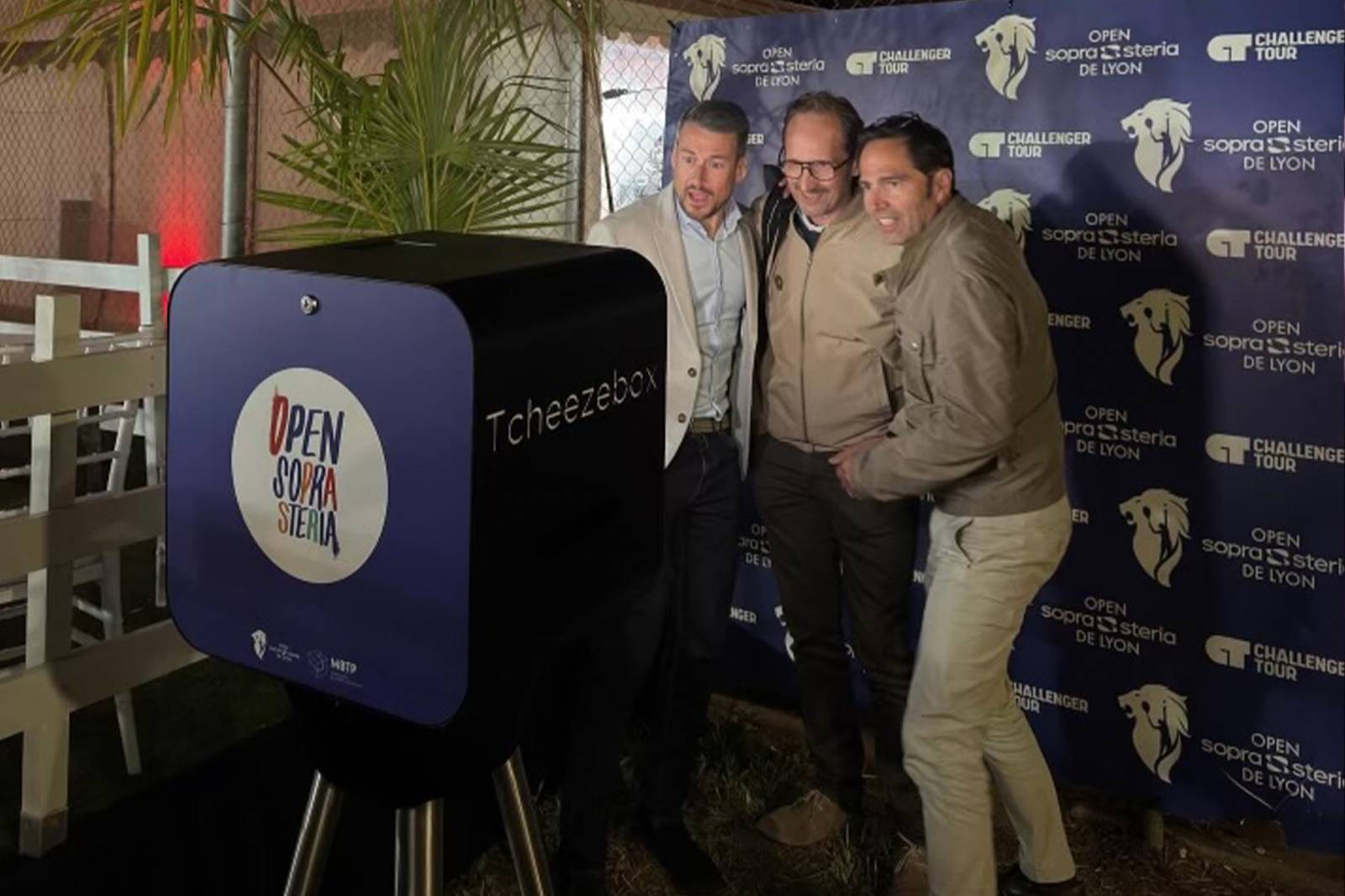 Tcheezebox photobooth Chateau Sans Souci Lyon Limonest techlid