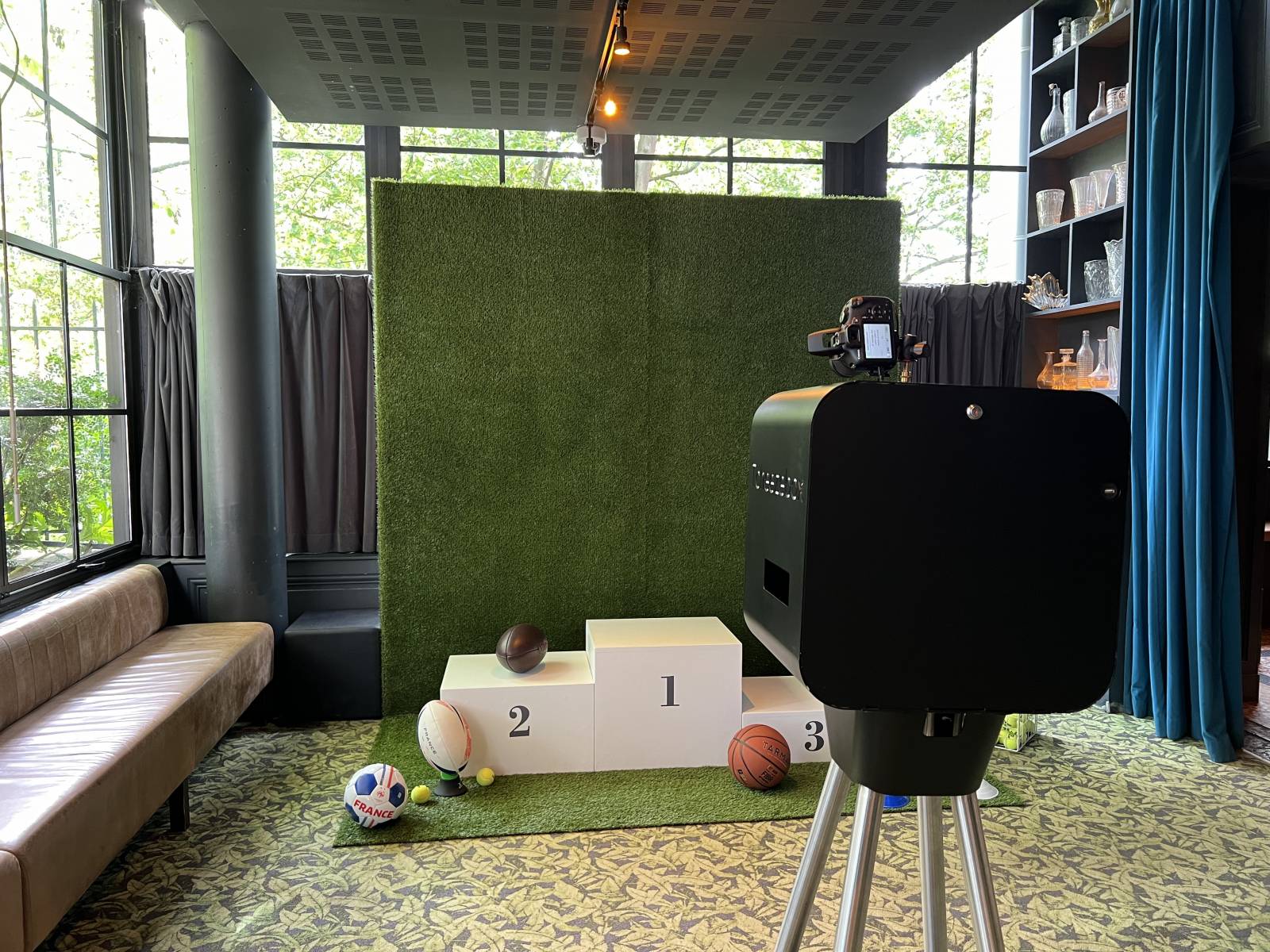 Tcheezebox photobooth Chateau Sans Souci Lyon Limonest techlid