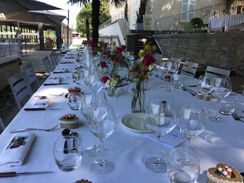 Location de salle avec traiteur pour un mariage à dans le Beaujolais