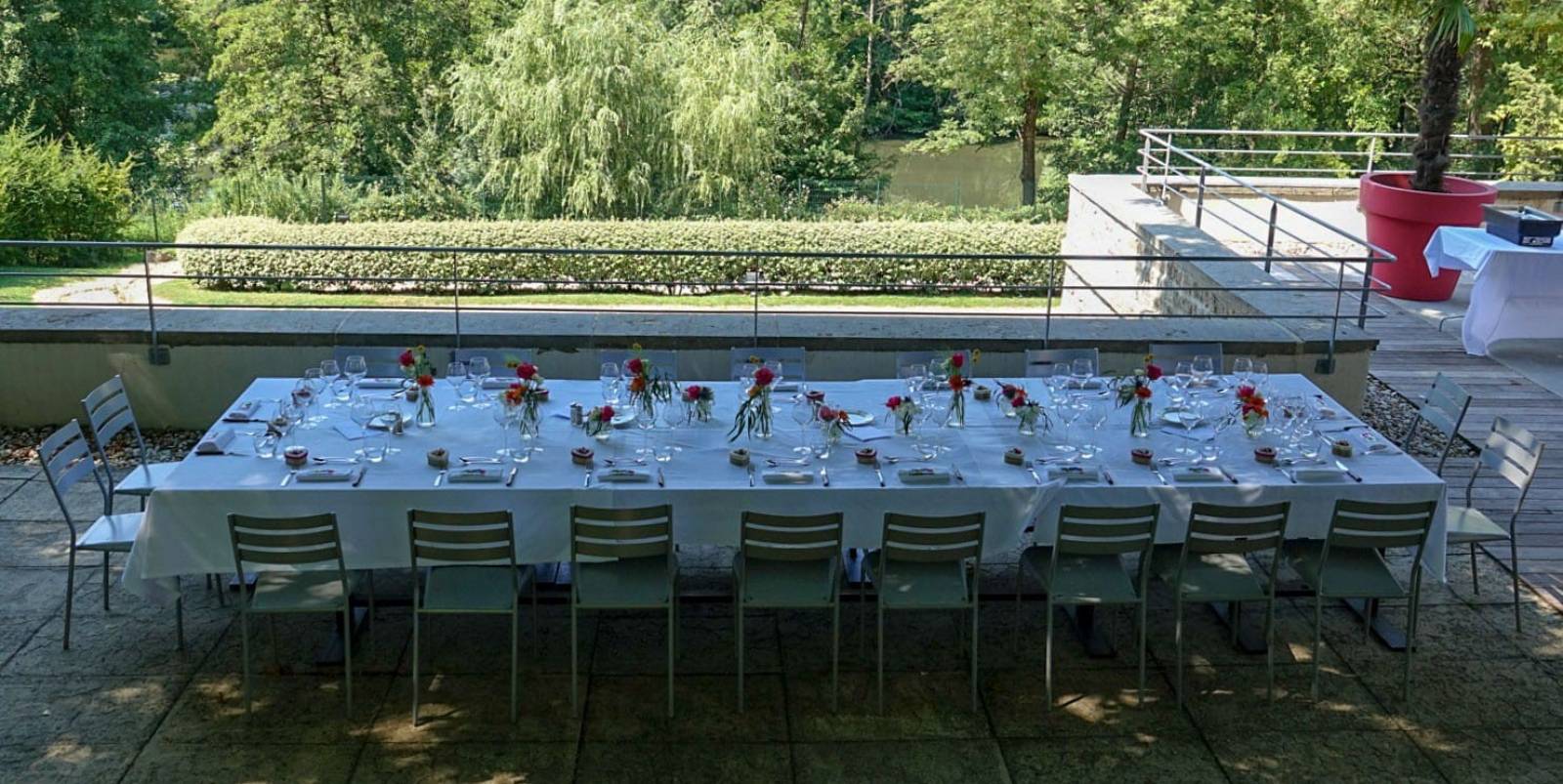 Terrrasse pour vos déjeuner de groupe festif et convivial à Limonest