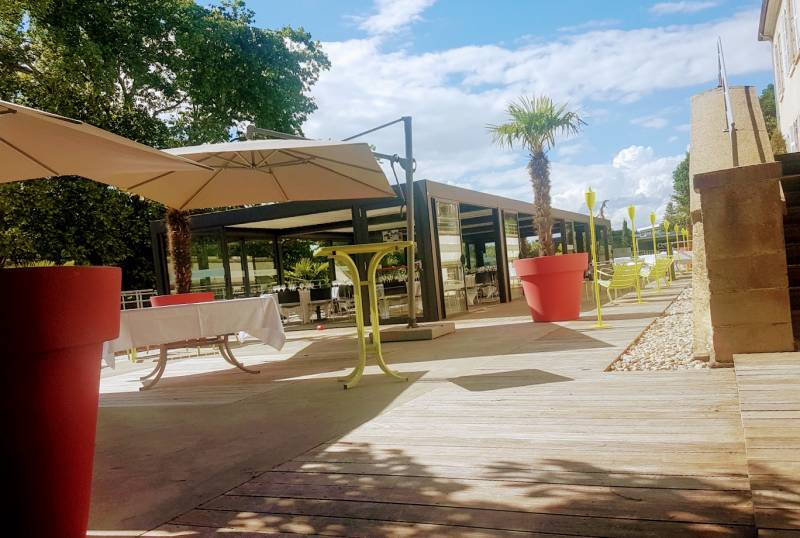 Terrasse et sa pergola ombragée