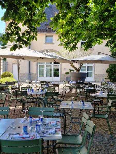 Terrasse du restaurant LE GRILL du château de Sans Souci
