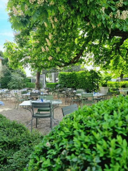 Déjeuner en terrasse pour la fête des mères - le grill à Limonest