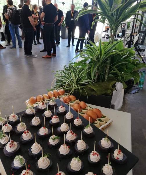 Cocktail Dînatoire pour un événement d'entreprise  reussi au château de sans souci à Limonest