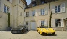 Château dans l'ouest lyonnais exposition de voiture limonest