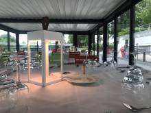 Terrasse avec pergola pour diner de groupe à Limonest